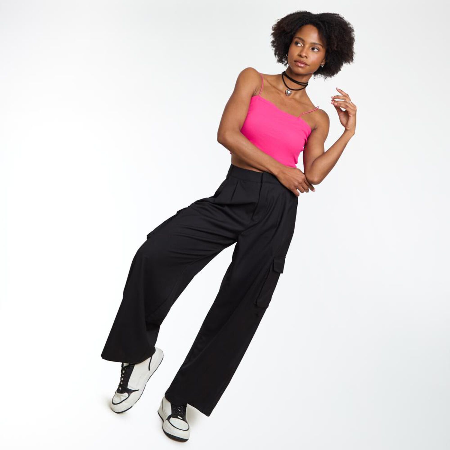 Pantal&oacute;n Sastrero Tiro Medio Cargo Mujer Rolly Go image number 1.0