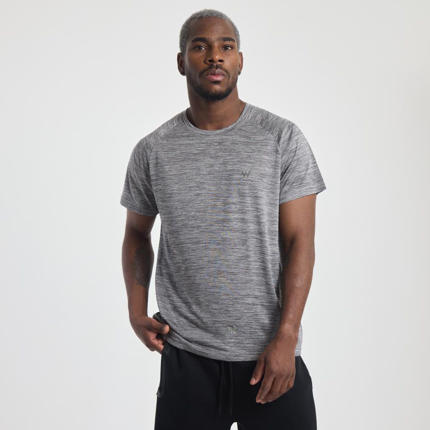 Polera Deportiva Lisa Slim Manga Corta Cuello Redondo Hombre Wetland image number 0.0