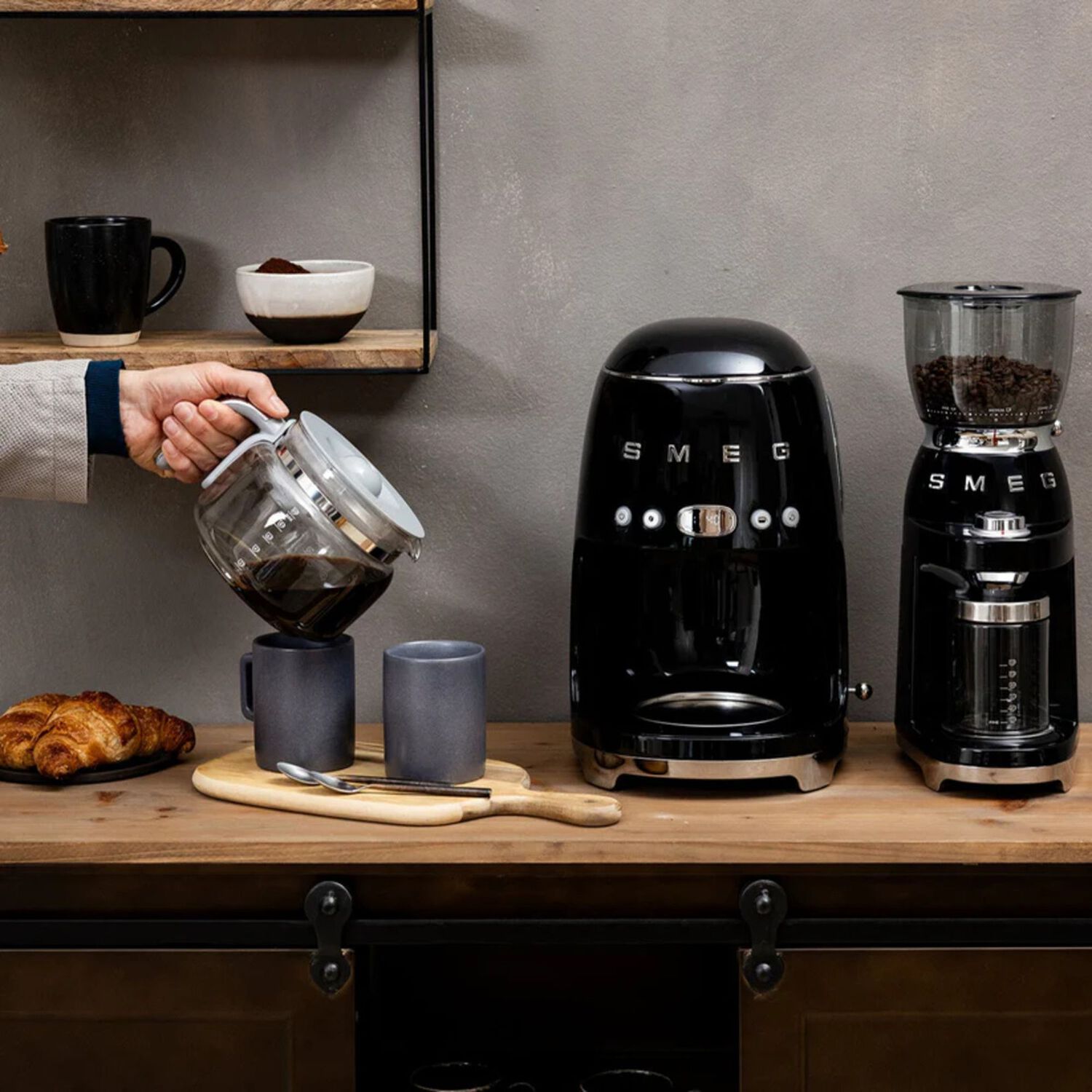 Cafetera De Goteo Smeg Negra image number 2.0