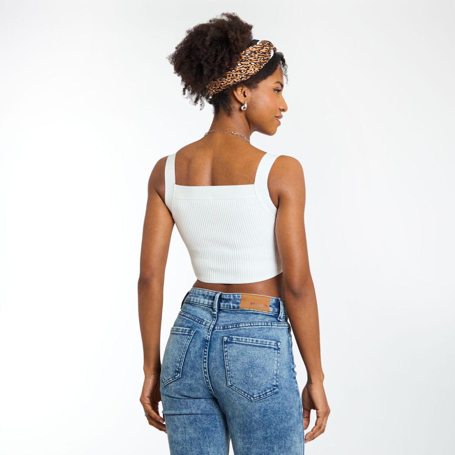 Polera Crop Basta En V Sin Mangas Cuello Recto Mujer Rolly Go image number 3.0
