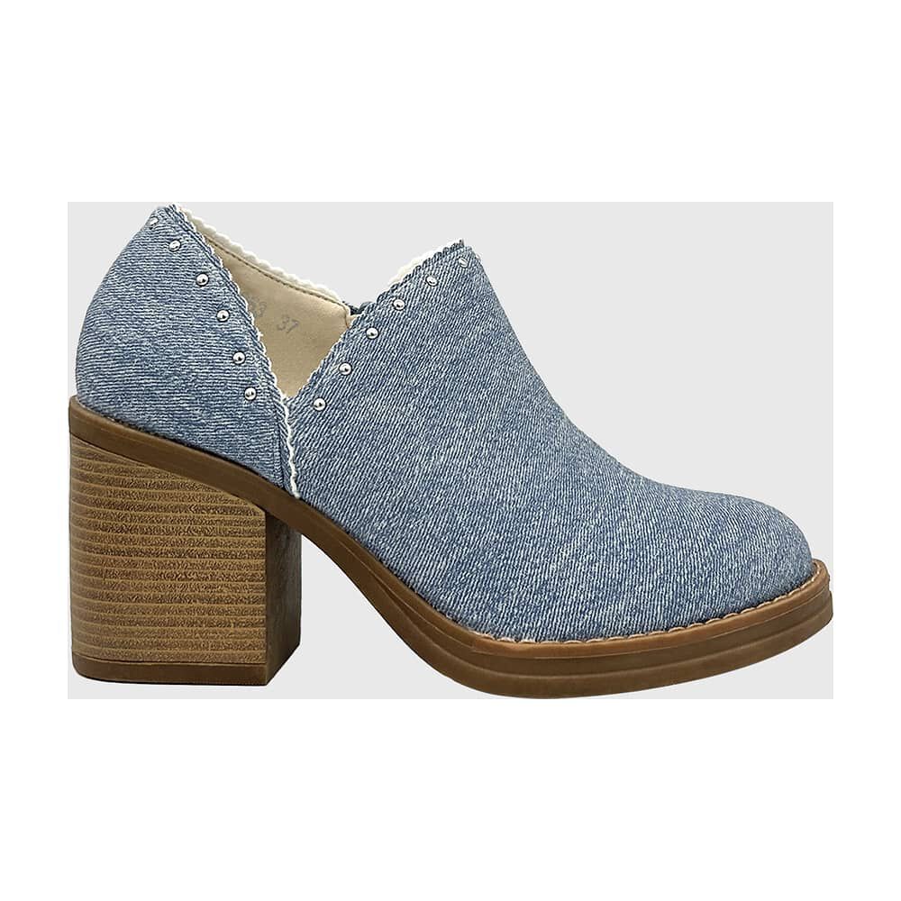 Bot&iacute;n Para Mujer Con Taco De 8 Cm, Cierre Lateral Y Tachas Decorativas Celeste. image number 3.0