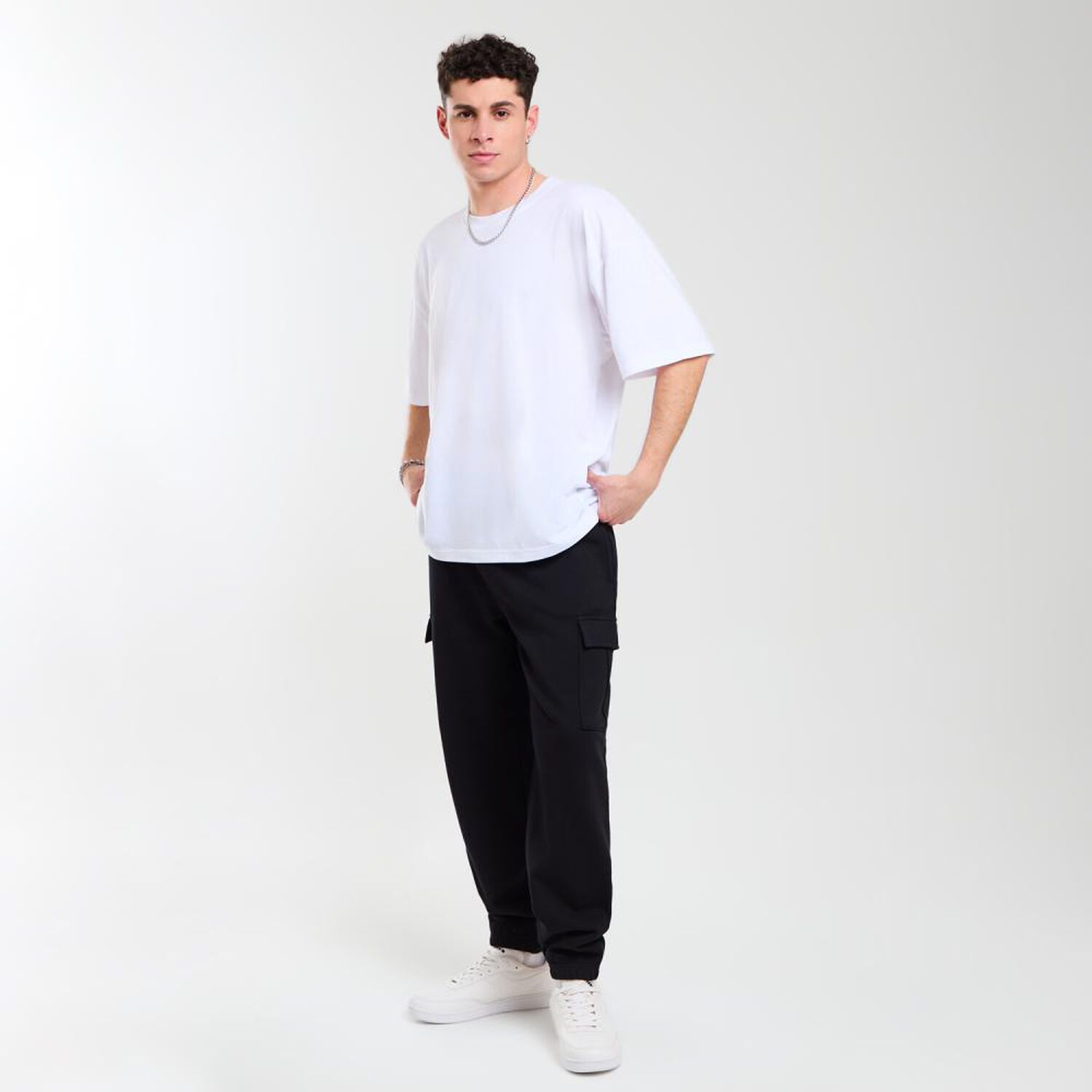 Pantal&oacute;n Cargo Tiro Medio Slim Hombre Skuad image number 1.0