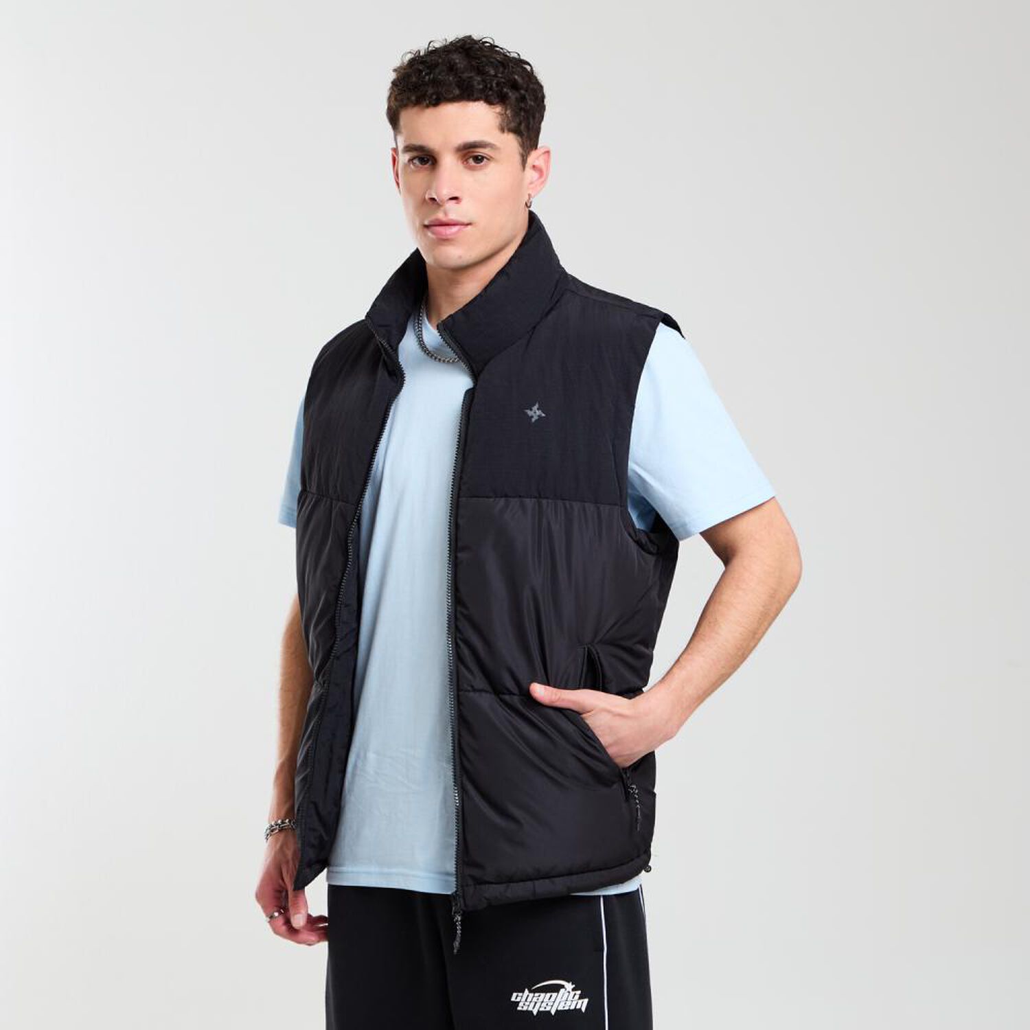 Parka Lisa Slim Sin Mangas Cuello Alto Hombre Skuad image number 2.0