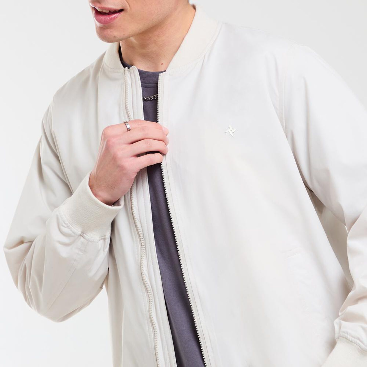 Chaqueta Bomber Slim Cuello Redondo Hombre Skuad image number 4.0