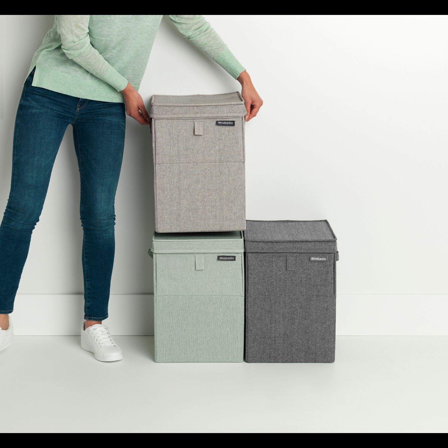 Caja Apilable Para Ropa 35 Lt Grey image number 4.0