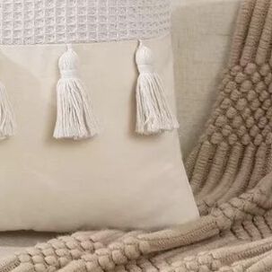 Funda De Cojín Diseño Lino Tejida Con Flecos 45x45cm. Crema