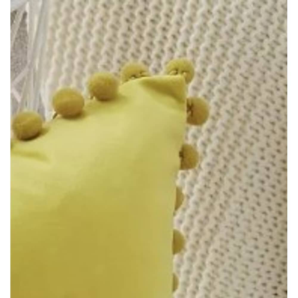 Funda De Cojines Con Pompones. Medida 45x45. Terciopelo. Amarillo image number 2.0