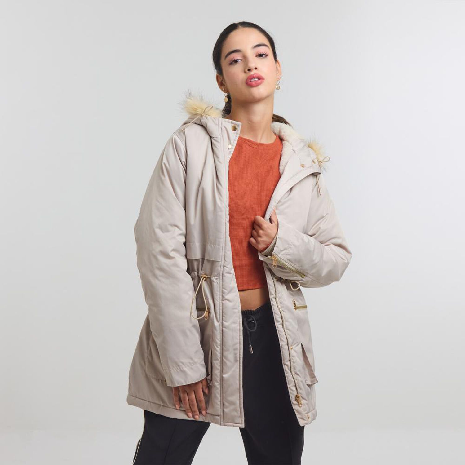 Chaqueta Regular Cuello Alto Con Capucha Con Piel Mujer Freedom image number 0.0