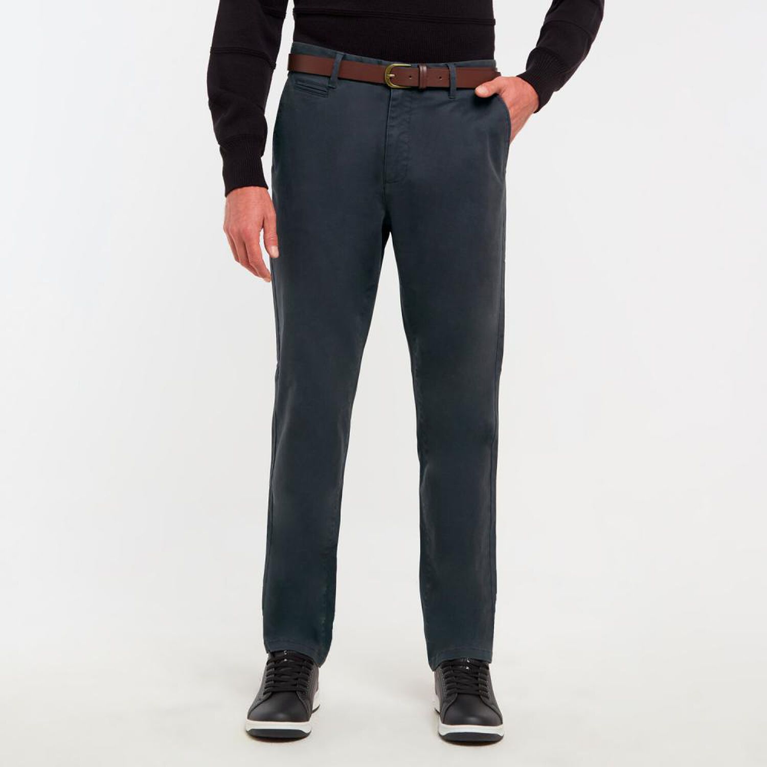 Pantal&oacute;n Liso Tiro Medio Slim Hombre Az Black image number 0.0