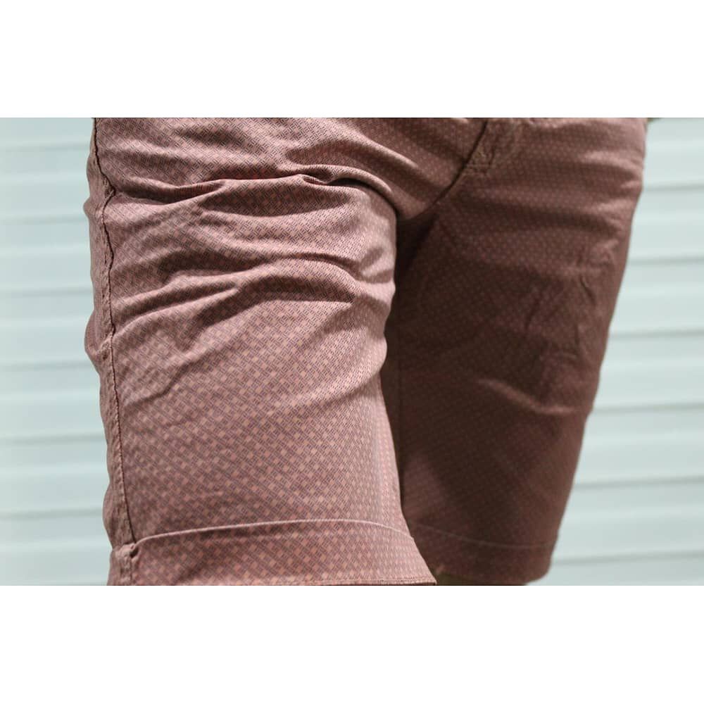 Bermuda Elasticada Rosa Con Dise&ntilde;o image number 3.0