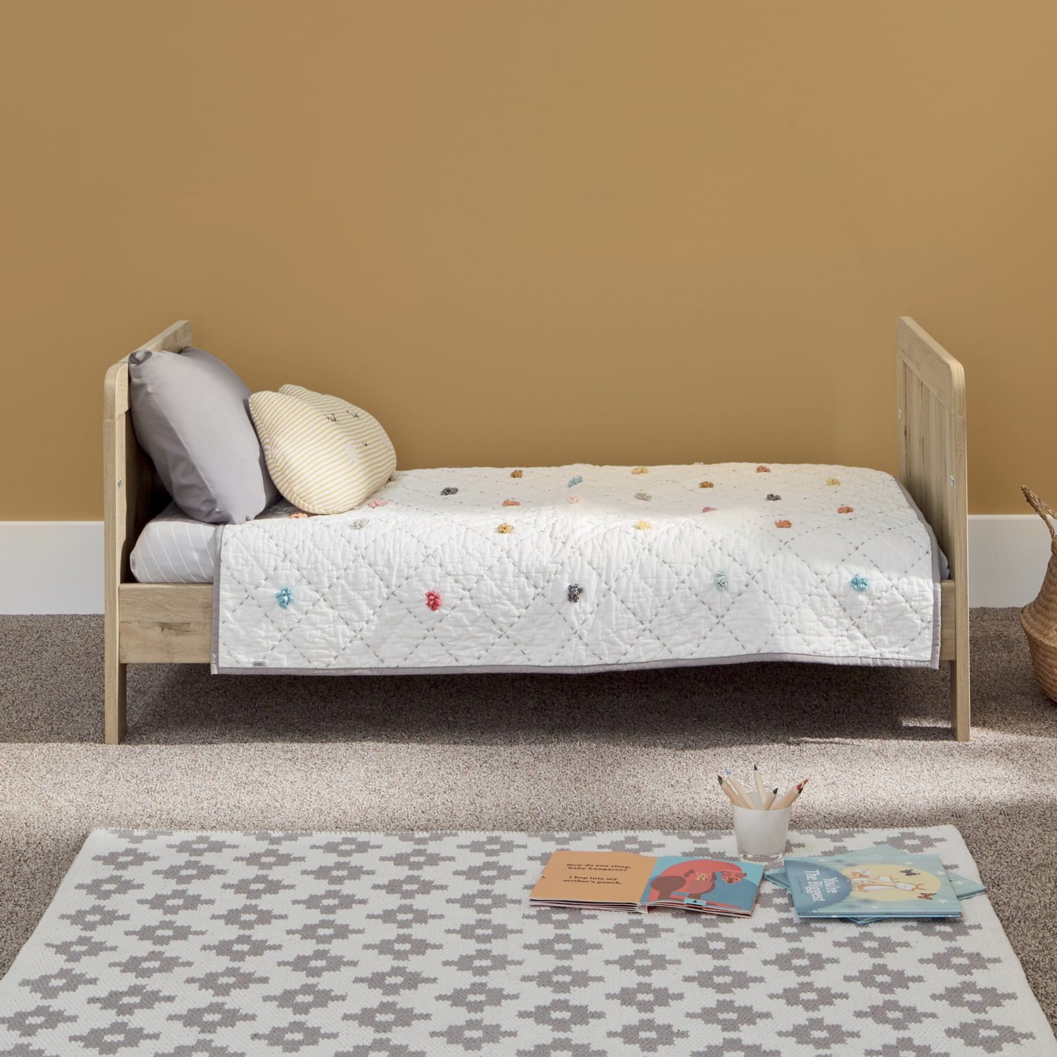 Coverlet - Nestling Pompom image number 1.0