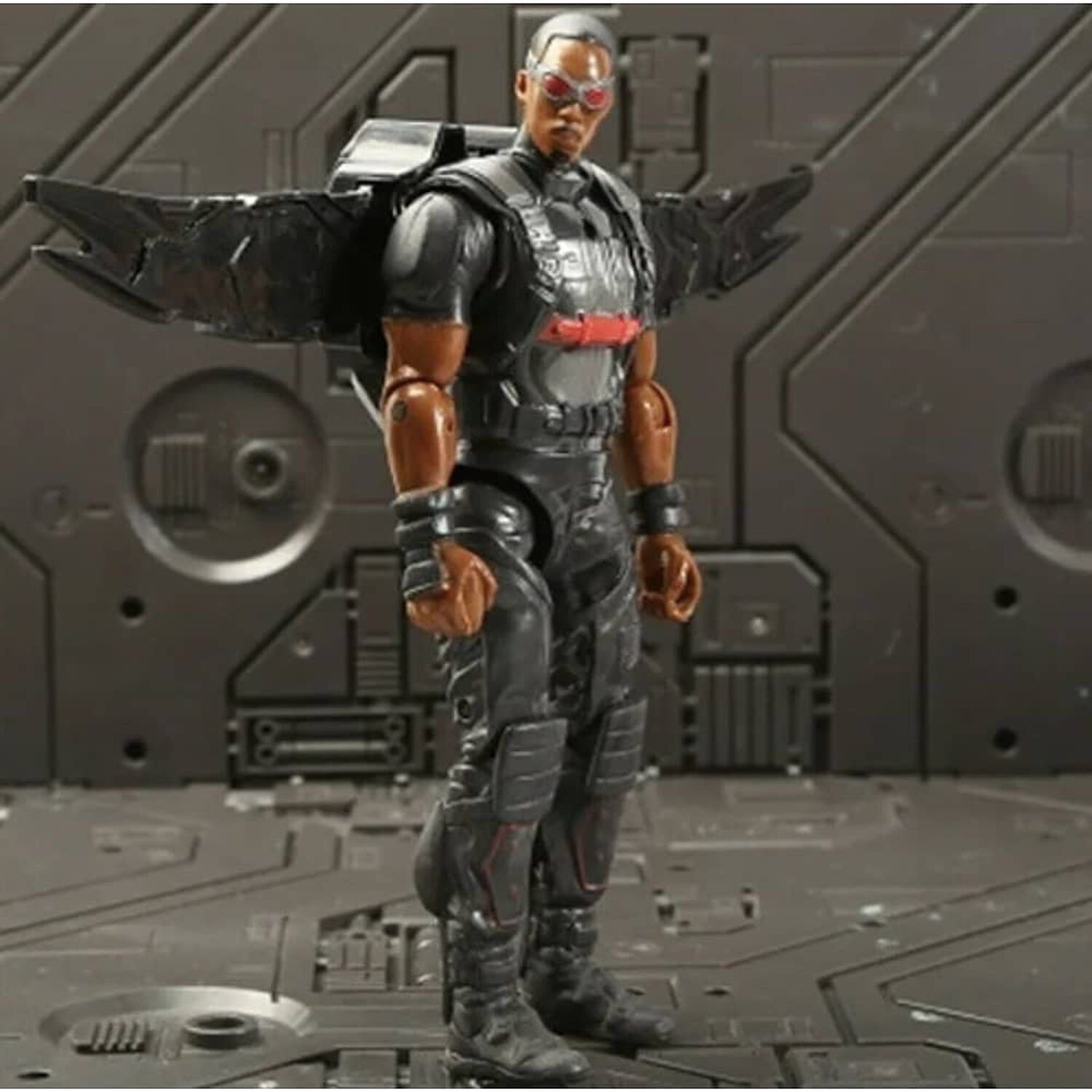 Falcon Figura De Accion Marvel Avengers Coleccionable image number 1.0