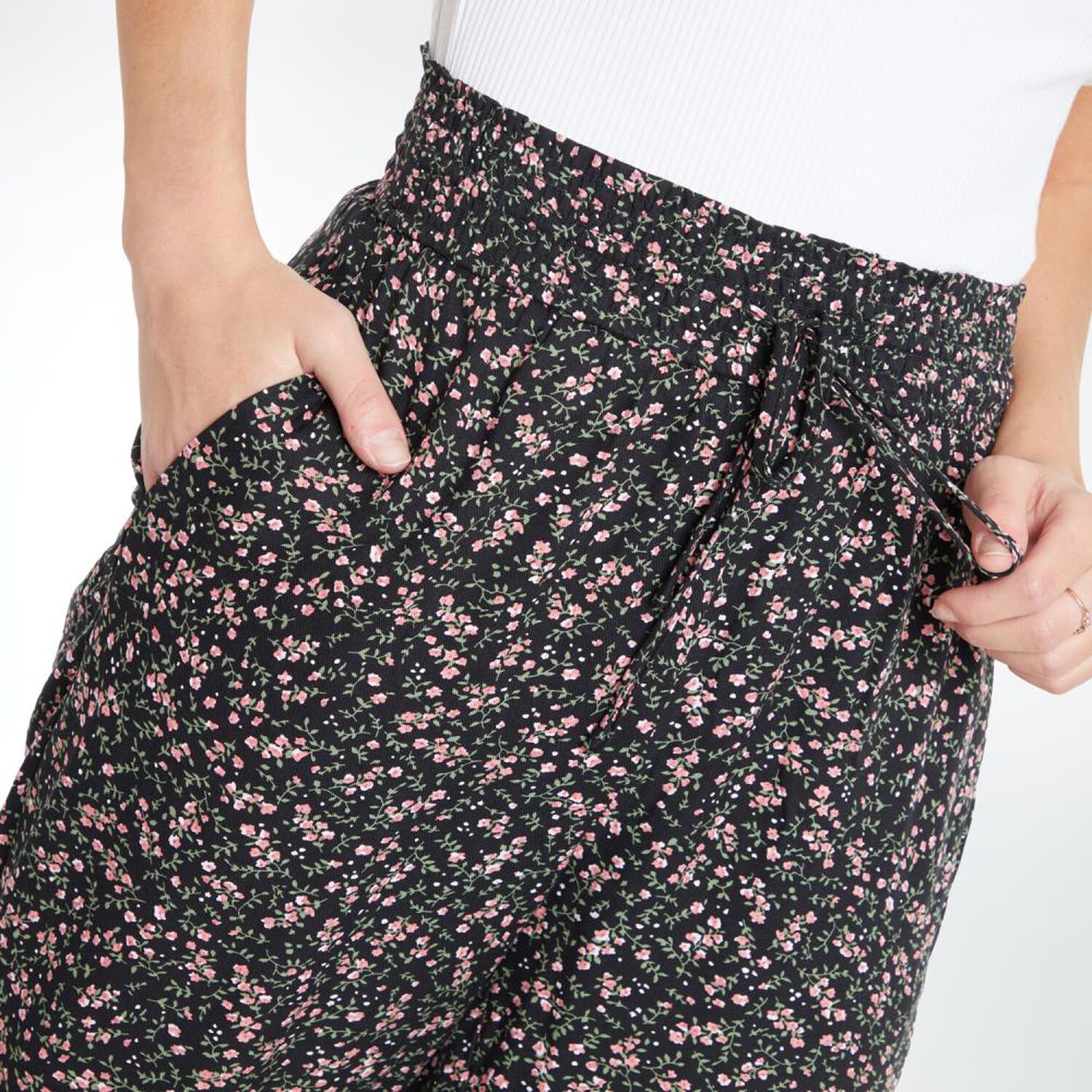 Pantal&oacute;n Pretina El&aacute;sticada Tiro Medio Regular Mujer Freedom image number 4.0
