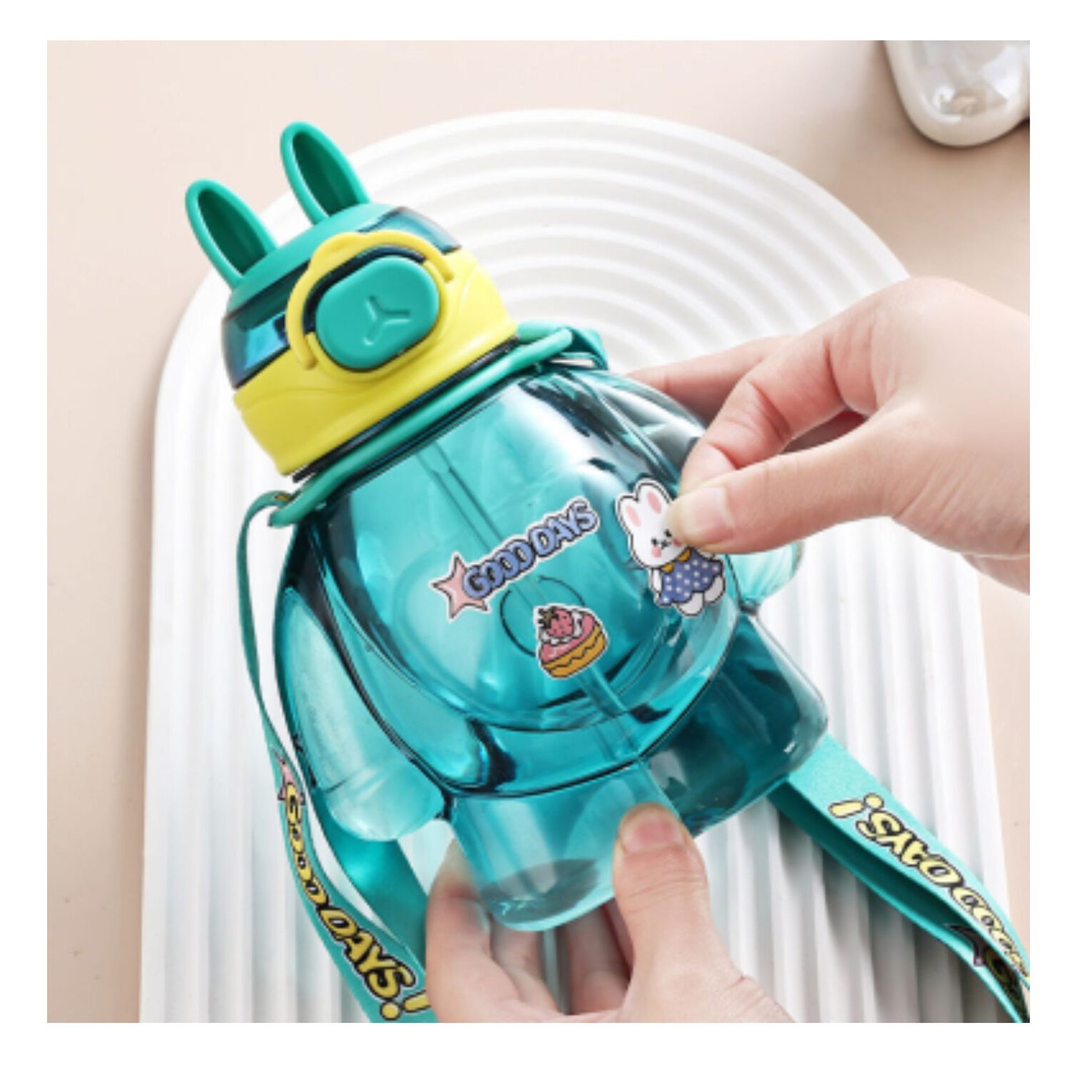 Botella Pl&aacute;stica 650ml Con Correa Y Orejitas Estilo Kawai Sin Bpa Ni&ntilde;os Turquoise image number 1.0