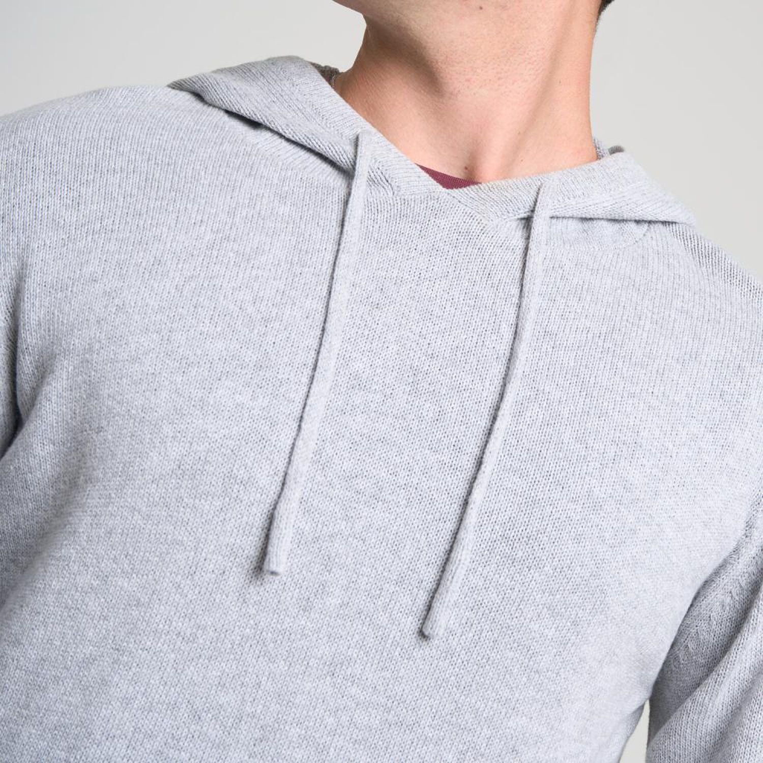 Sweater Con Dise&ntilde;o Manga Larga Cuello Alto Con Capucha Hombre Skuad image number 4.0
