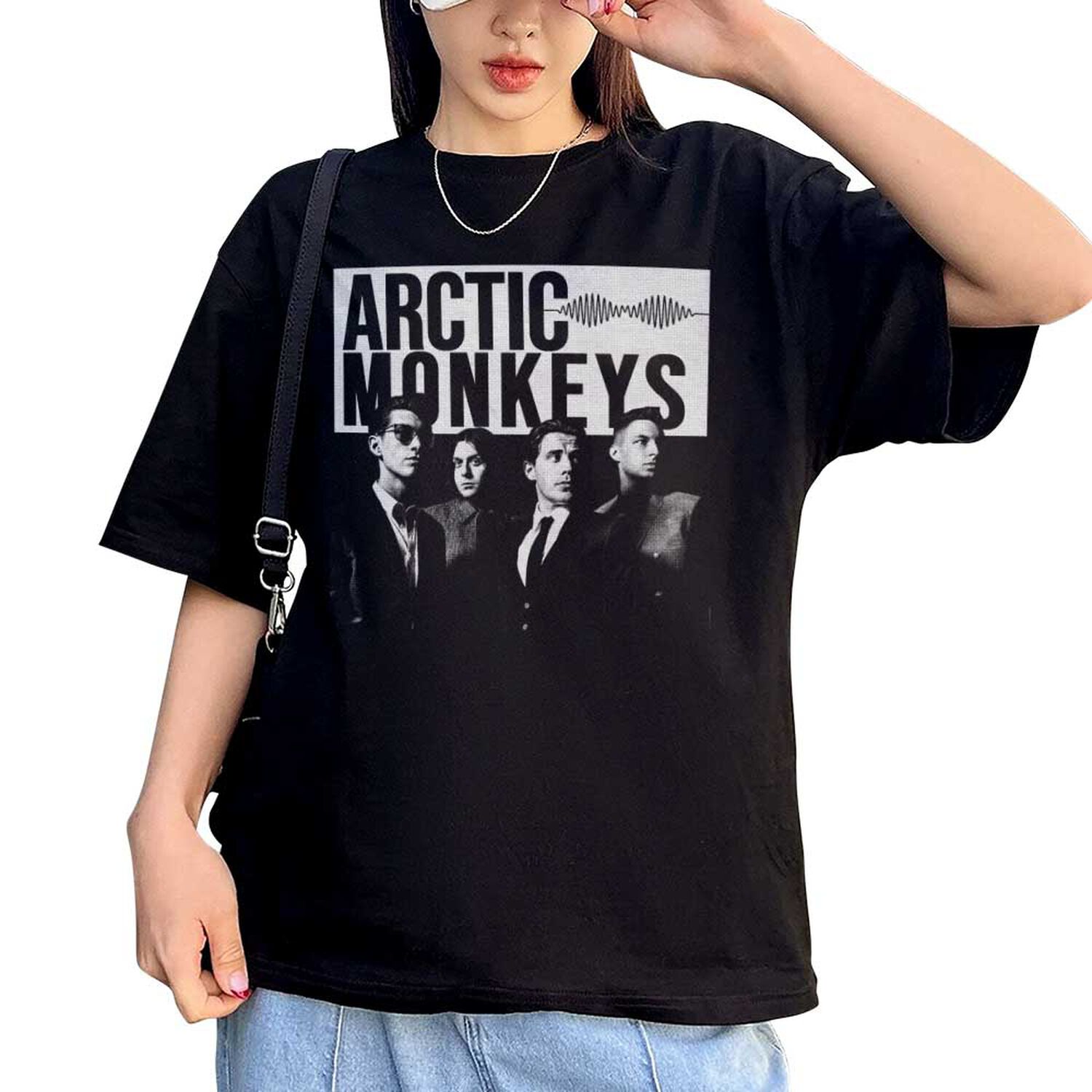 Polera Estampada Arctic Monkeys Integrantes Rock image number 1.0