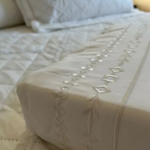 Juego De S&aacute;banas Bordadas Super King Blanco 4 Piezas