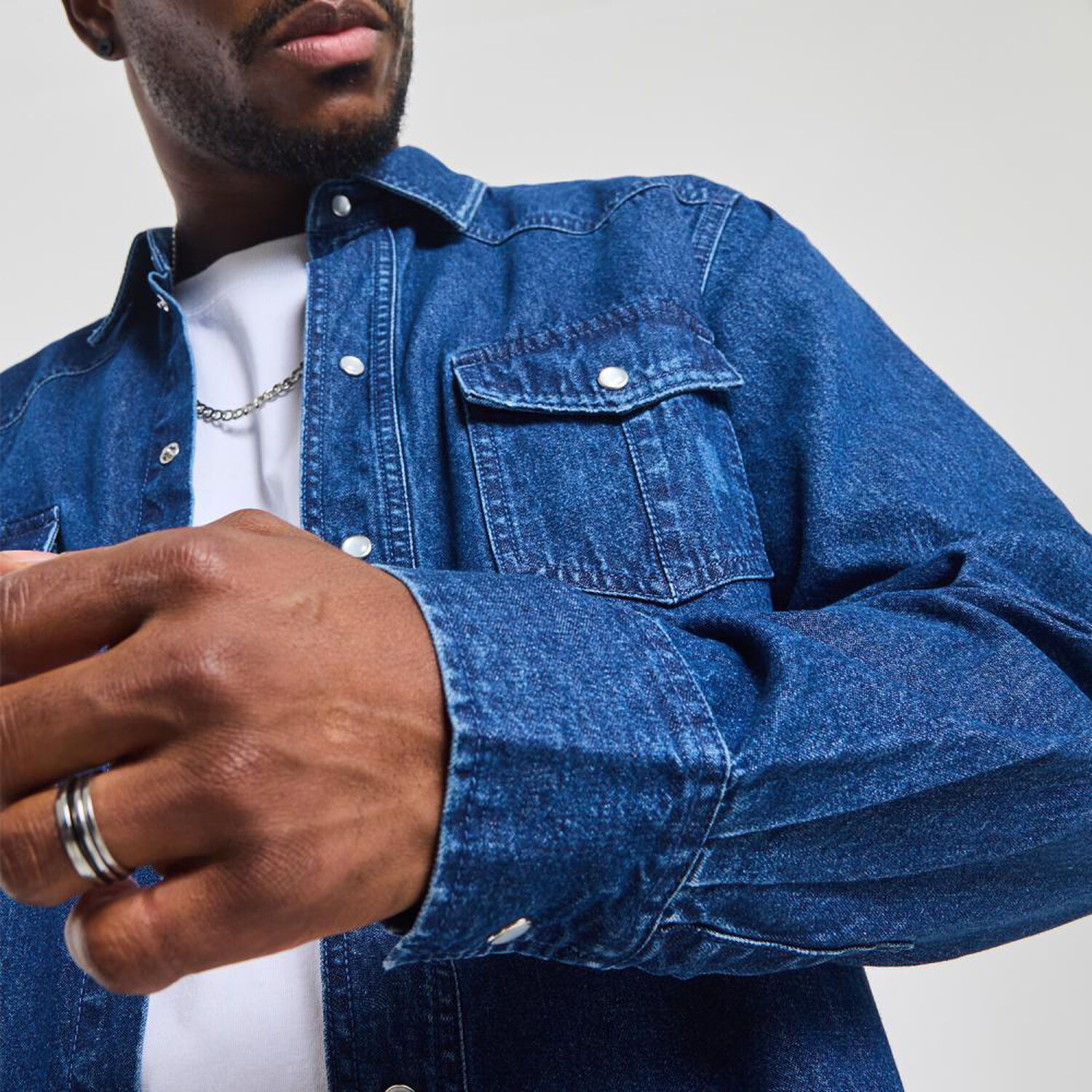 Camisa Lisa Slim Manga Larga Cuello Camisero Hombre Rolly Go image number 4.0