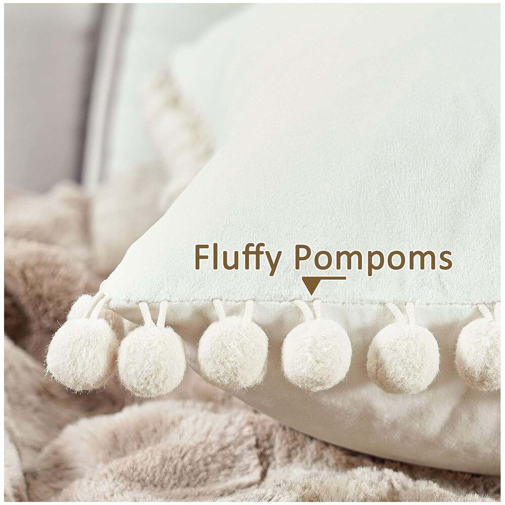 Pack De 02 Fundas De Cojín De Terciopelo Con Pompon 45x45 Ccrema image number 3.0
