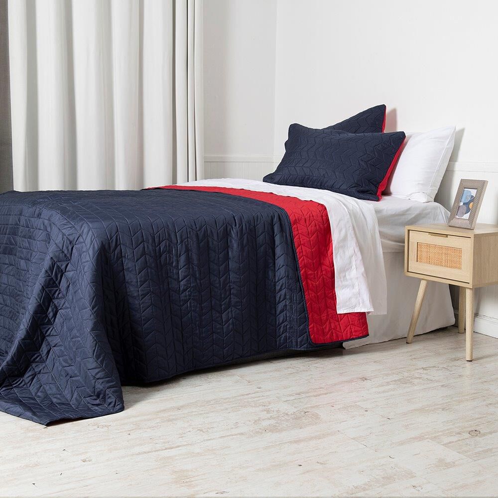 Cubrecama Quilt Liso 1.5 Plazas Marengo - Rojo image number 1.0
