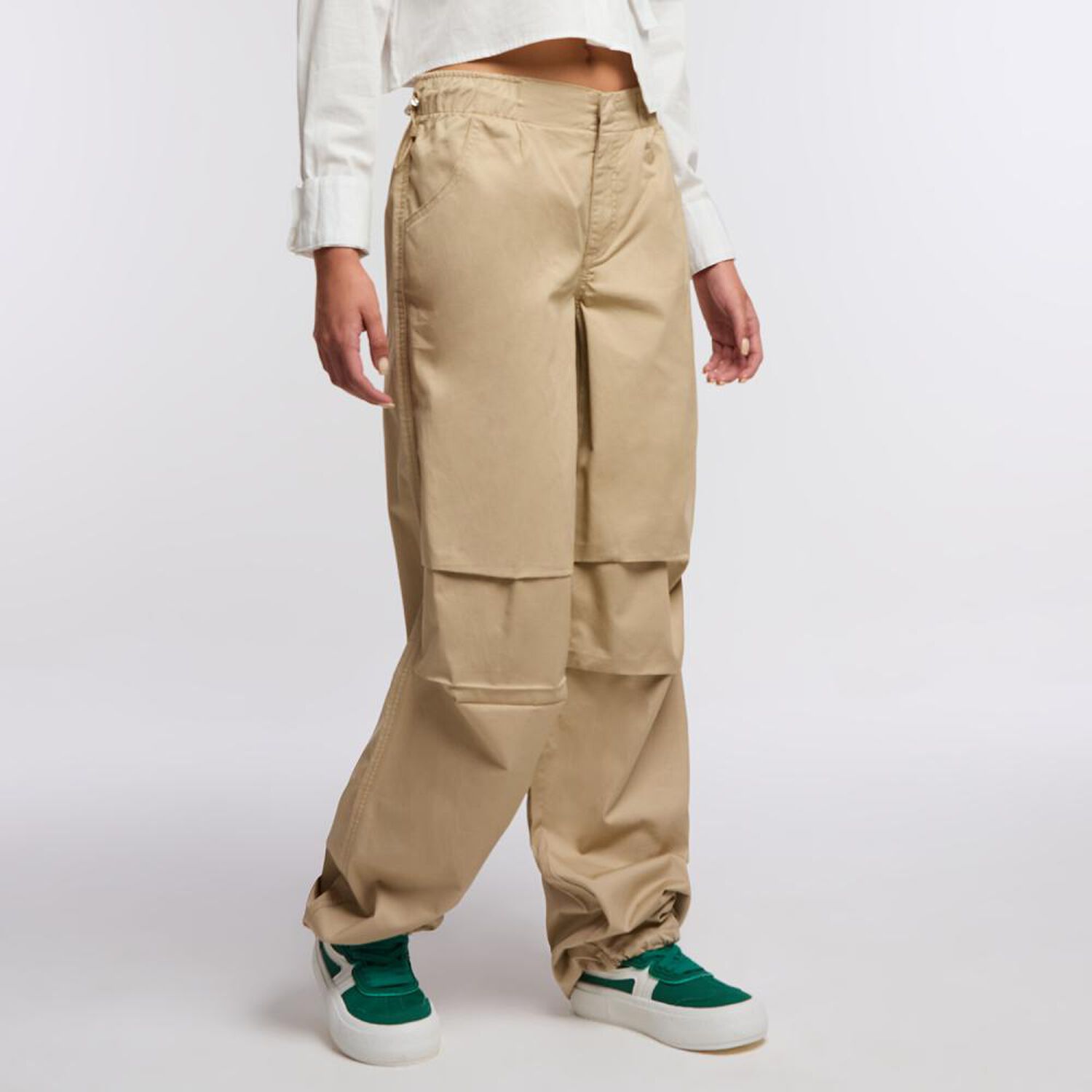 Pantal&oacute;n Parachute Tiro Alto Cargo Mujer Freedom image number 2.0