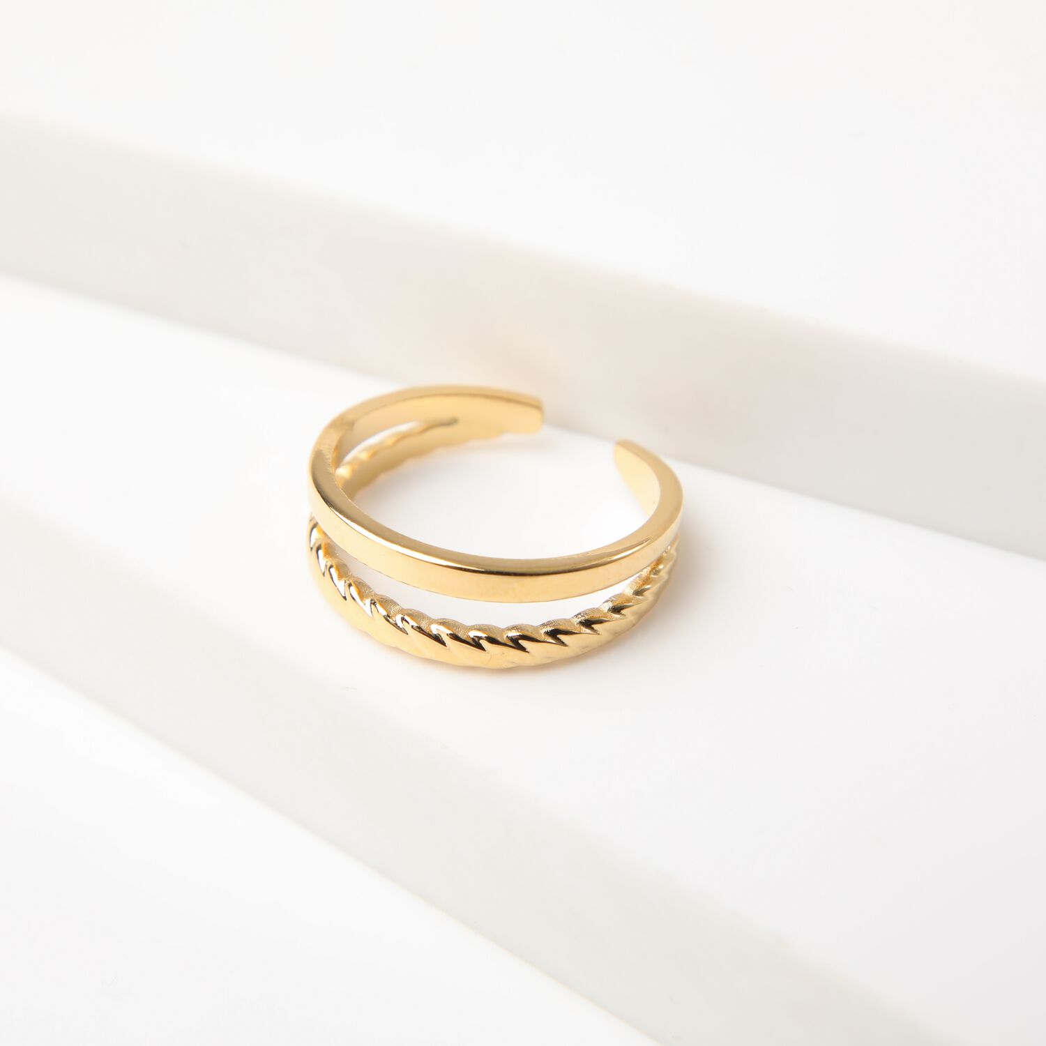Anillo 19v69 Dorado Mujer Str253 image number 0.0