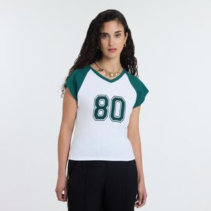 Polera Print Varsity Manga Corta Cuello V Mujer Freedom