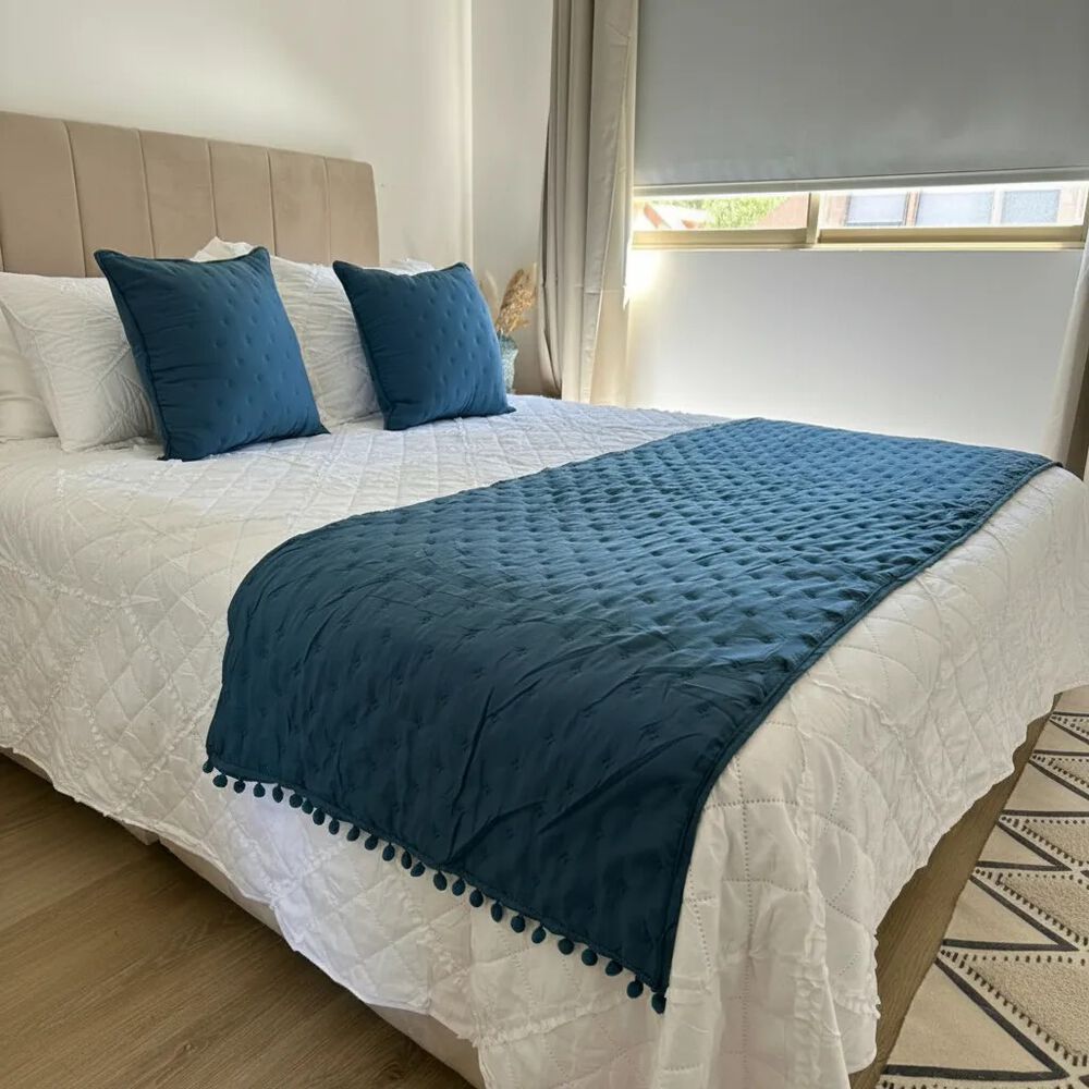 Set Piecera De Algod&oacute;n Con Pompones + 2 Cojines Decorativos image number 4.0