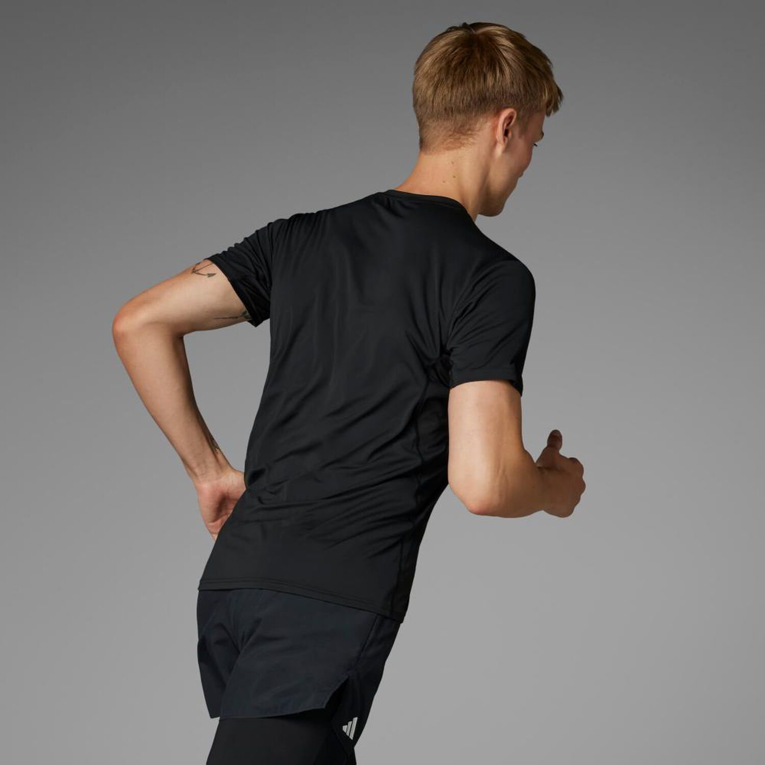 Camiseta Adizero Essentials Running Adidas image number 3.0