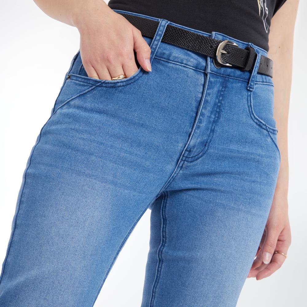 Jeans Con Cinturón Tiro Medio Regular Recto Mujer Geeps image number 4.0