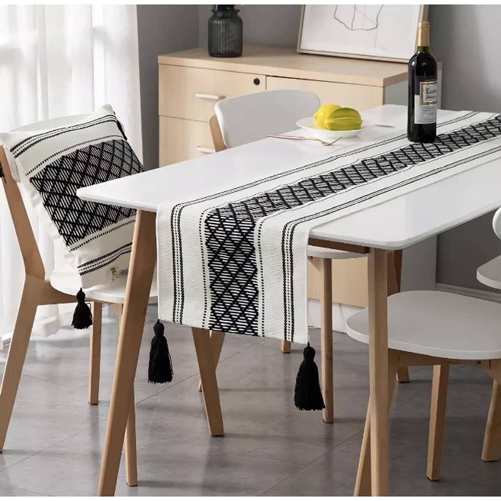 Camino De Mesa Medida 37x180cm Tejido Bordado Poliester. Negro Lineas. image number 0.0