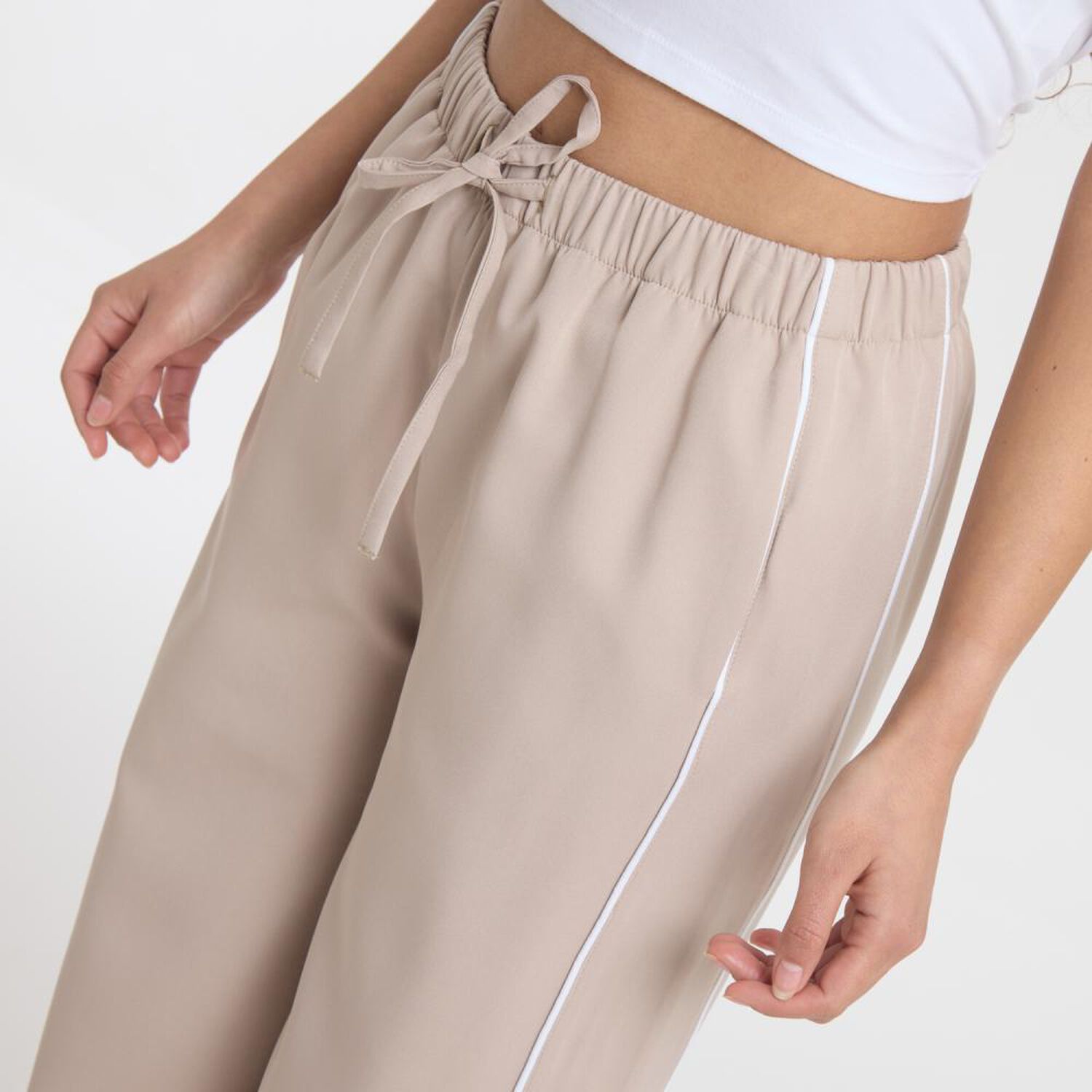Pantal&oacute;n Tiro Medio Relax Mujer Freedom image number 4.0