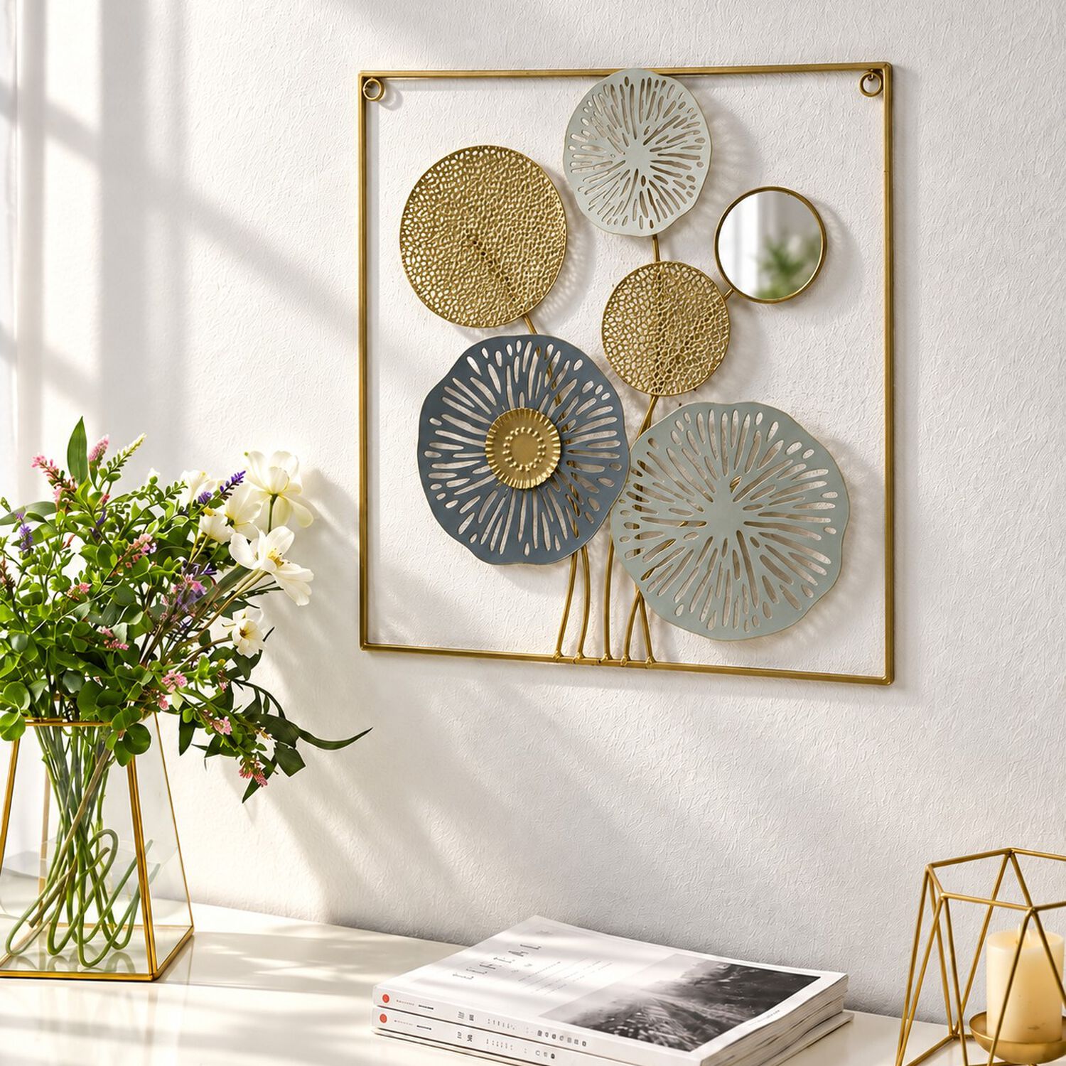Cuadro Decorativo Met&aacute;lico Floral Con Espejo 45x45 Cm Dise&ntilde;o Calado Dorado Y Azul image number 3.0