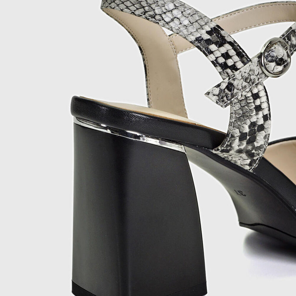 Sandalia Daniela Negro image number 5.0