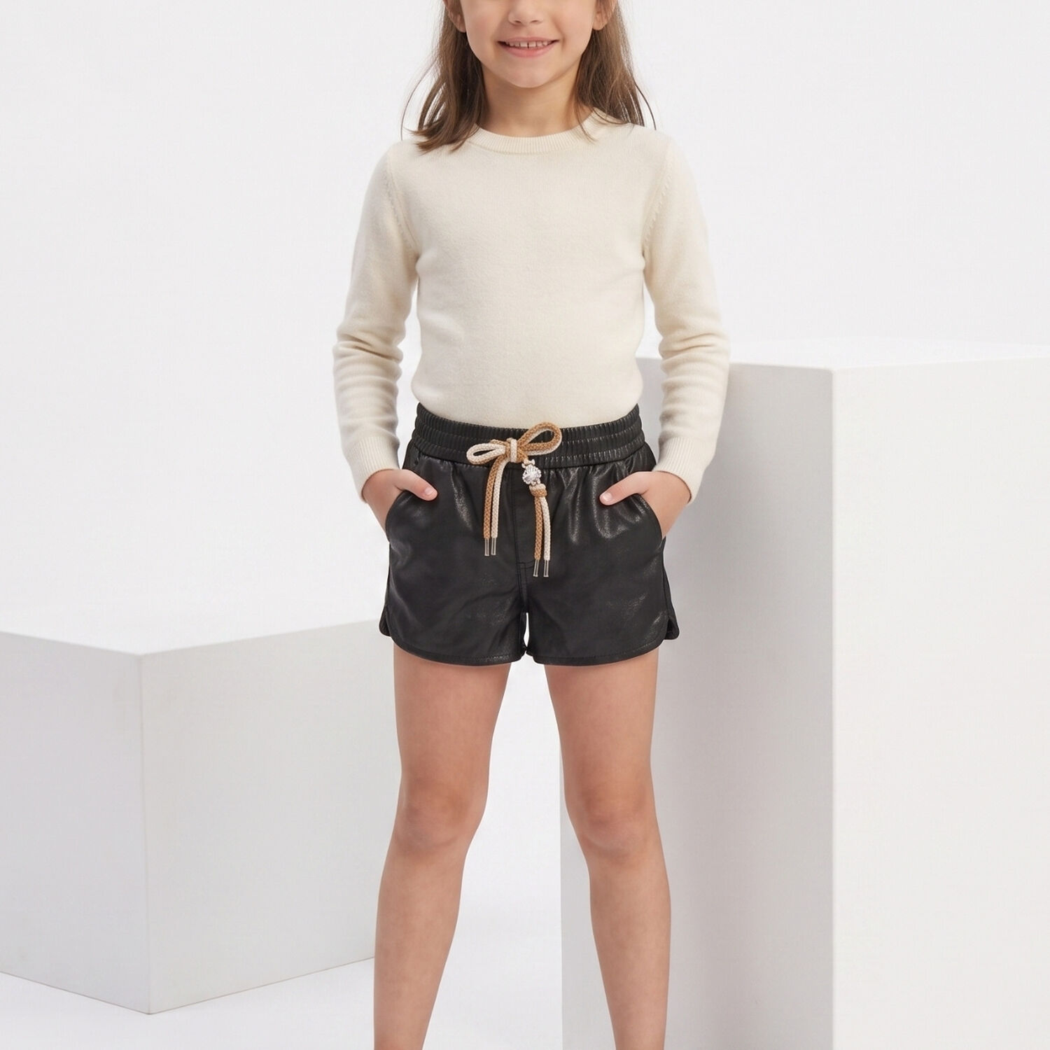 Short Ecocuero Ni&ntilde;a Simil Cuero Con Cordon Ajustable image number 0.0