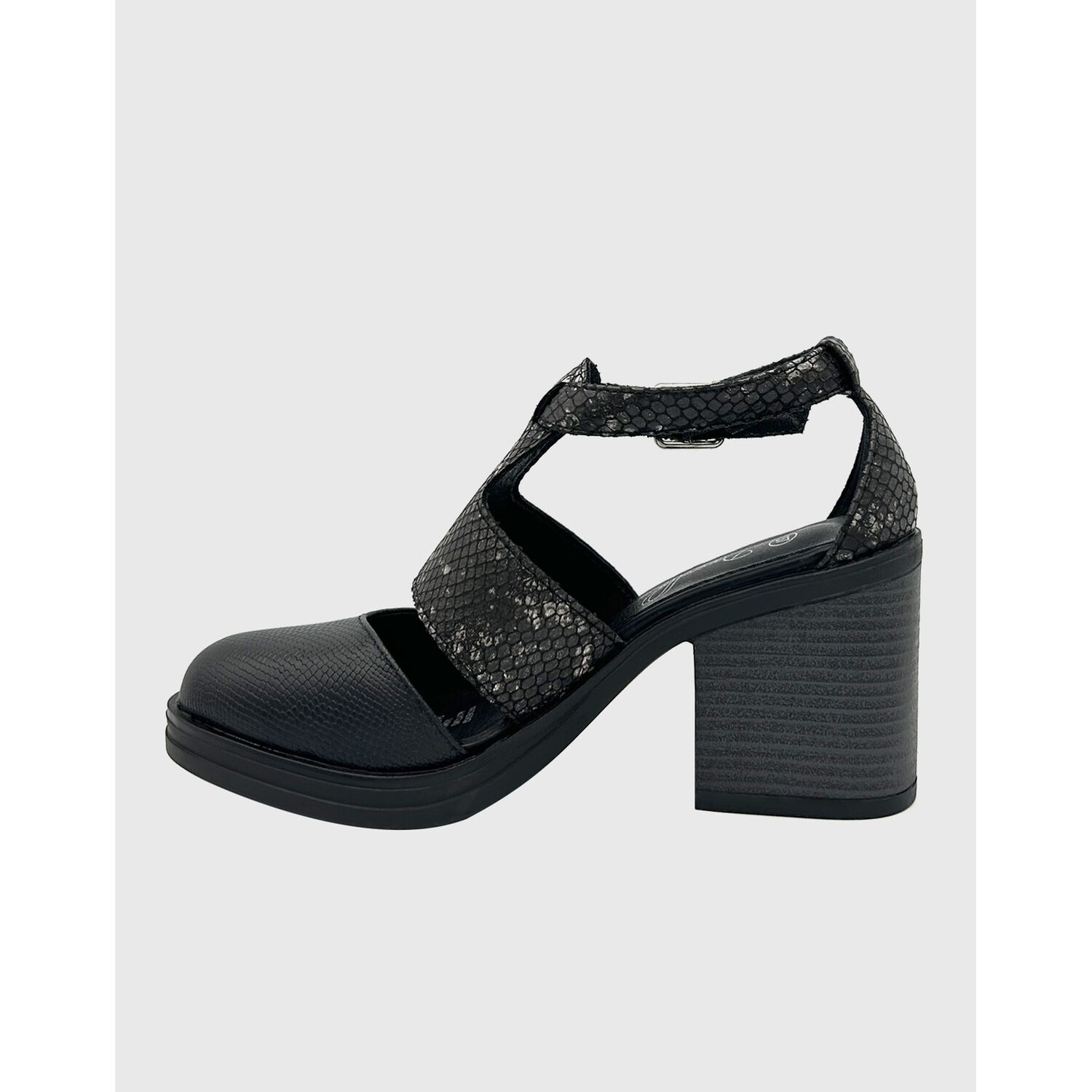 Sandalia Para Mujer Con Taco Y Hebilla Negro image number 1.0