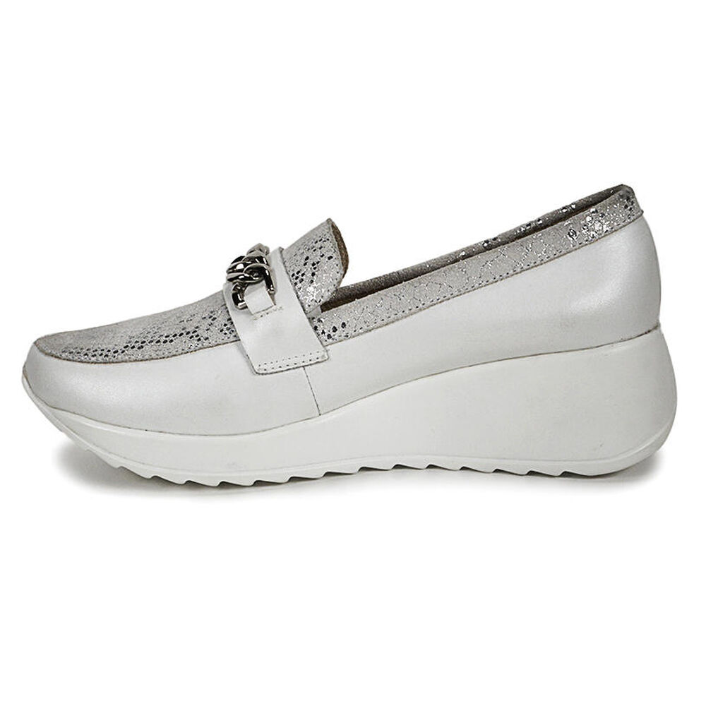 Mocasín Cuero Venisia Gris image number 4.0