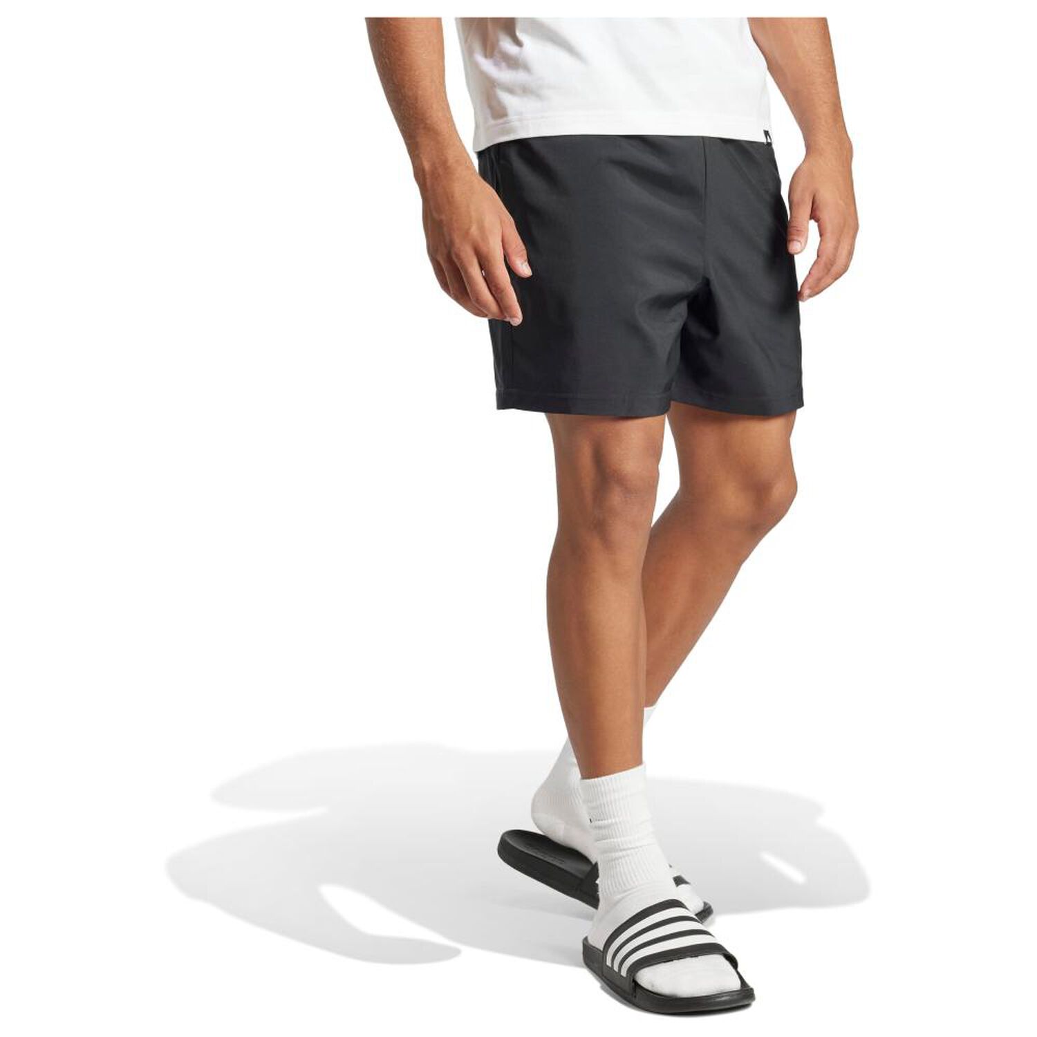 Pantal&oacute;n Corto Essentials Small Logo Chelsea Adidas image number 0.0