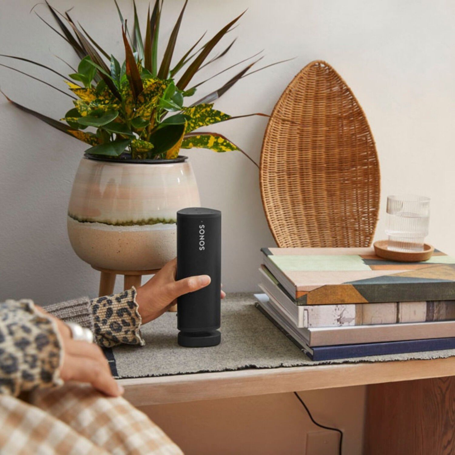Cargador Sonos Roam Wireless Charger Negro image number 6.0