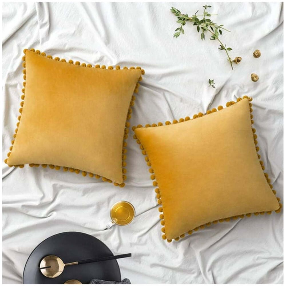 Pack De 02 Fundas De Cojín De Terciopelo Con Pompon 45x45 Amarillo image number 2.0
