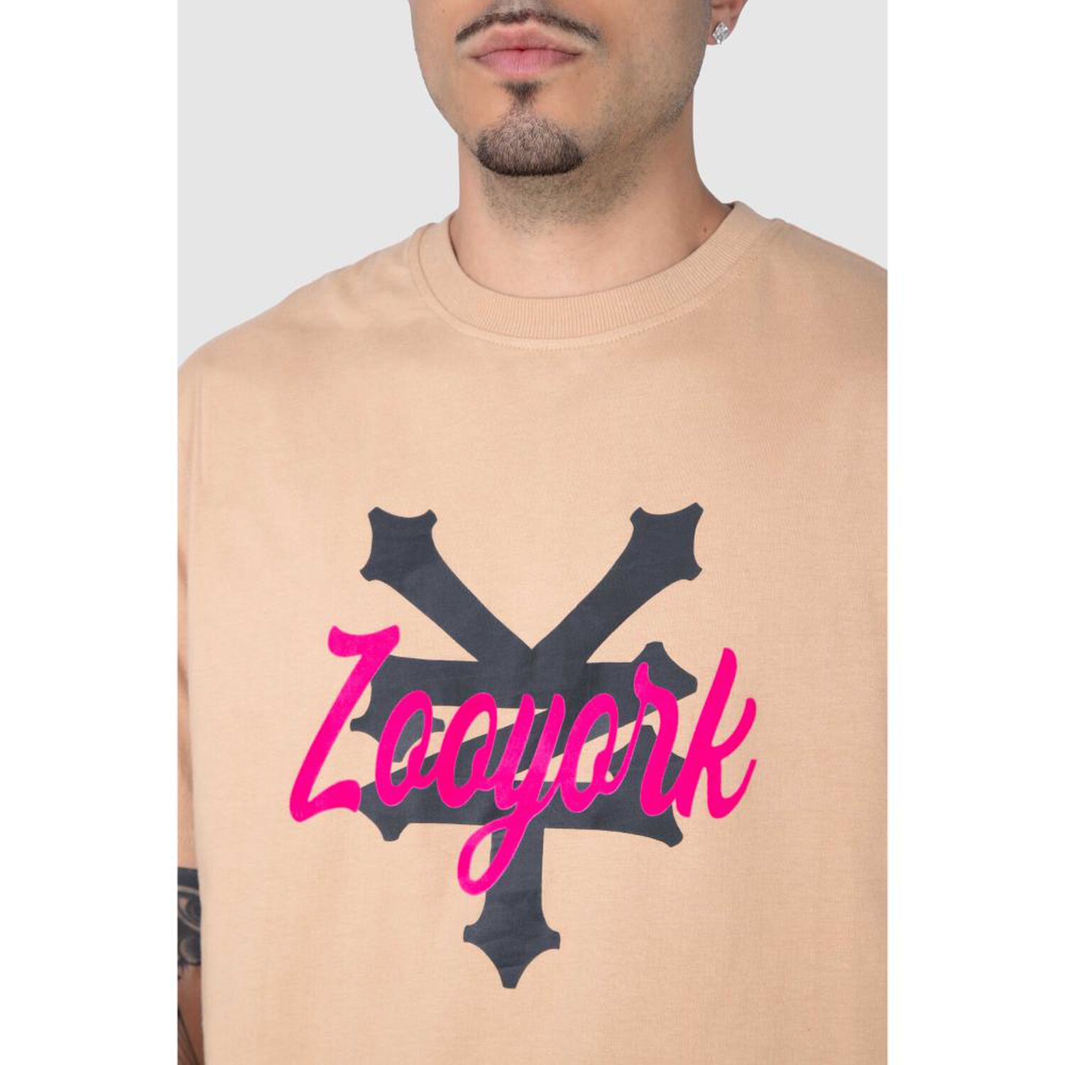 Polera Lisa Regular Manga Corta Cuello Redondo Hombre Zoo York image number 4.0