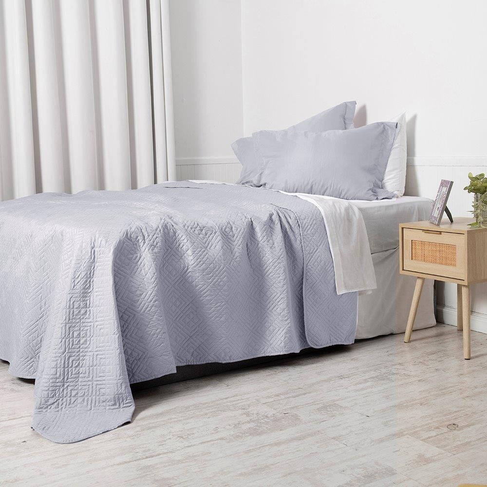 Cubrecama Quilt Cordoba Liso 2 Plazas Gris image number 1.0