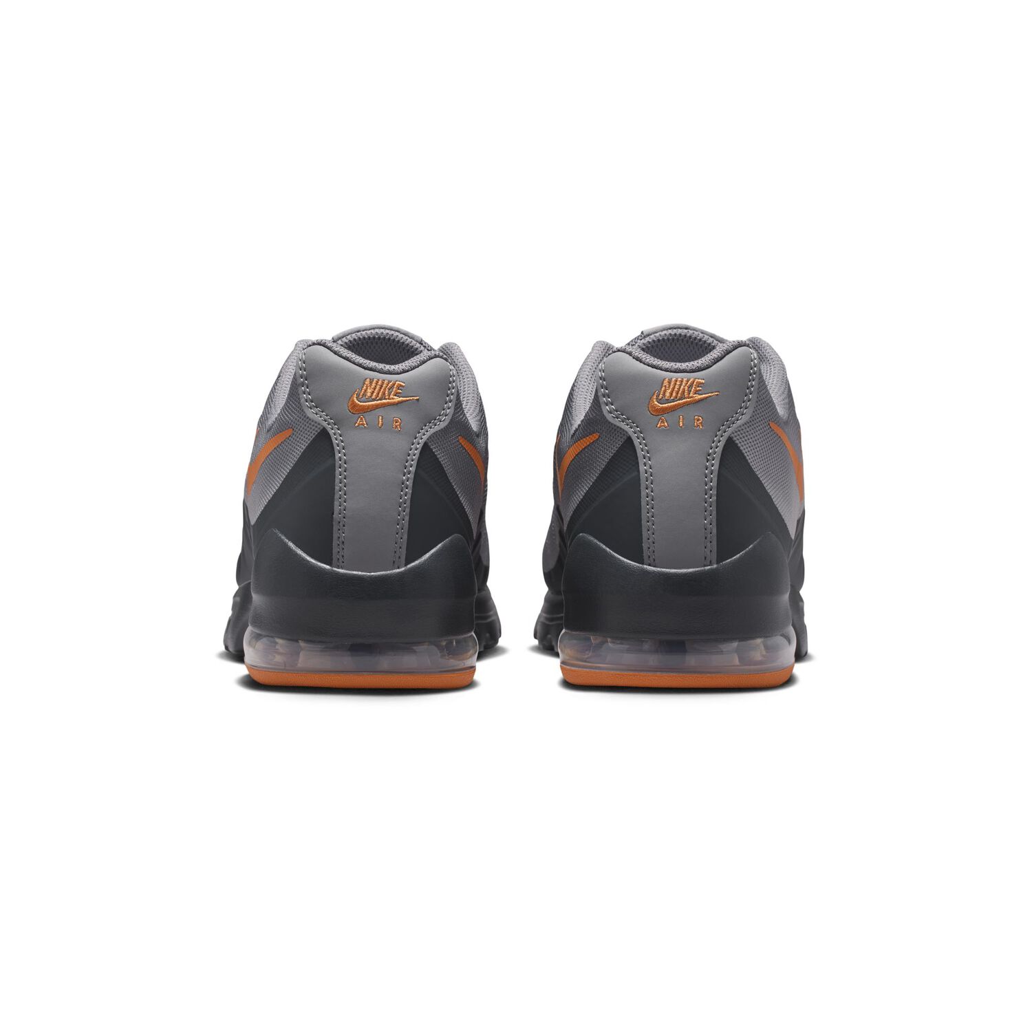 Zapatilla Urbana Hombre Nike Air Max Invigor Gris image number 4.0