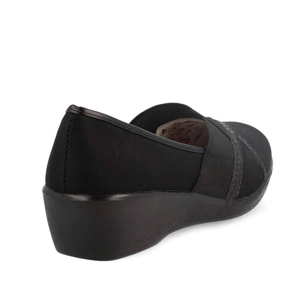 Mocasín Mujer Bata Newstar Negro image number 4.0