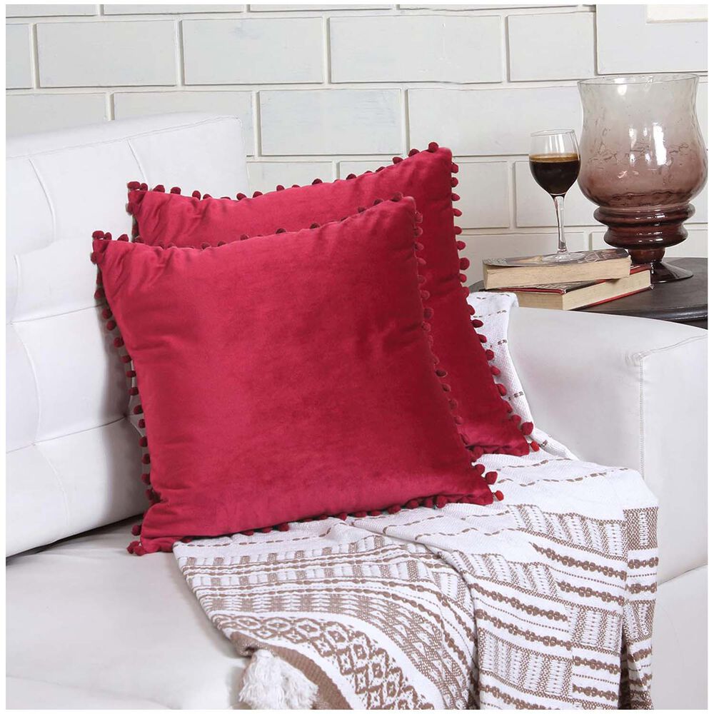 Pack De 02 Fundas De Coj&iacute;n De Terciopelo Con Pompon 45x45 Burdeo image number 1.0