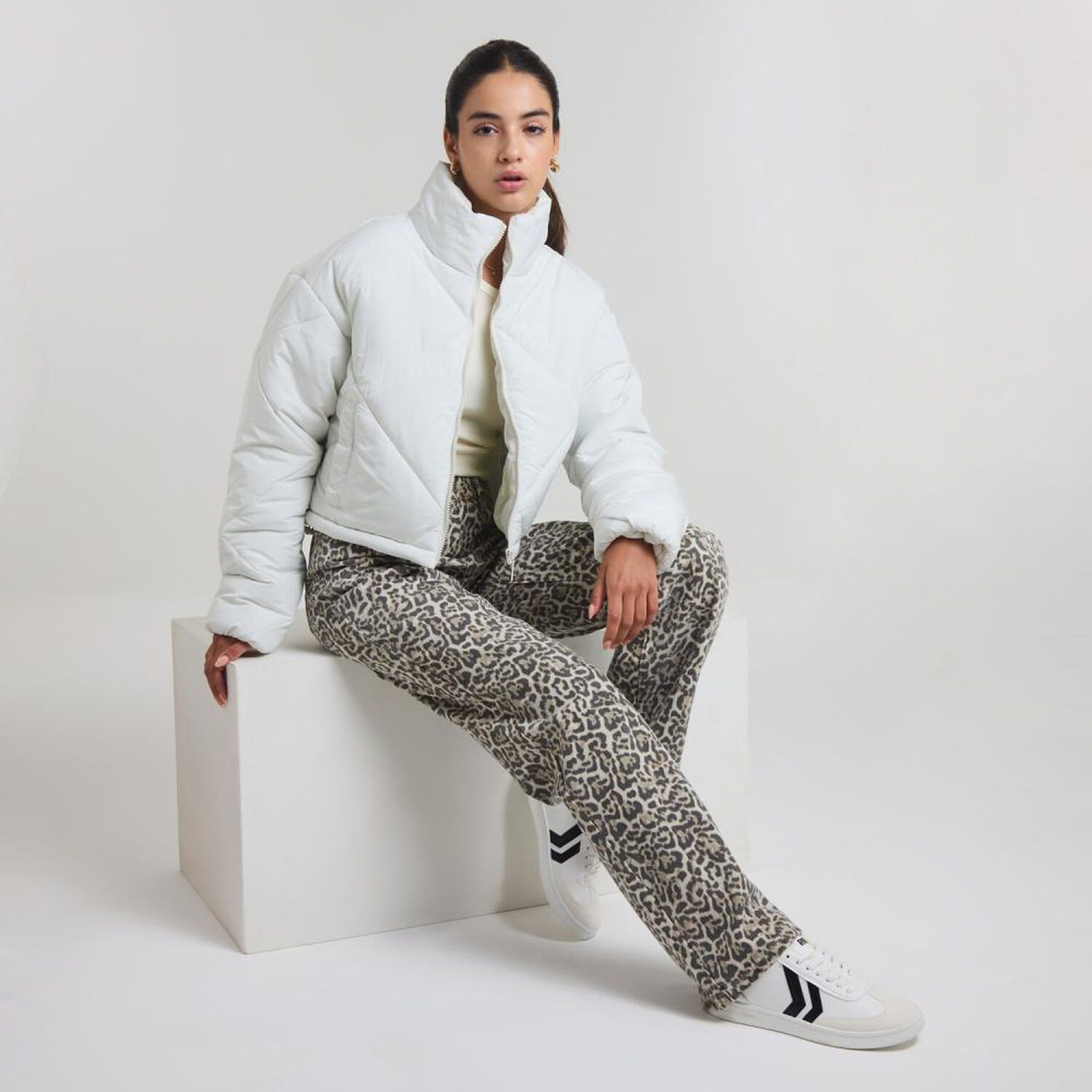 Parka Basica Corta Cuello Alto Mujer Freedom image number 1.0