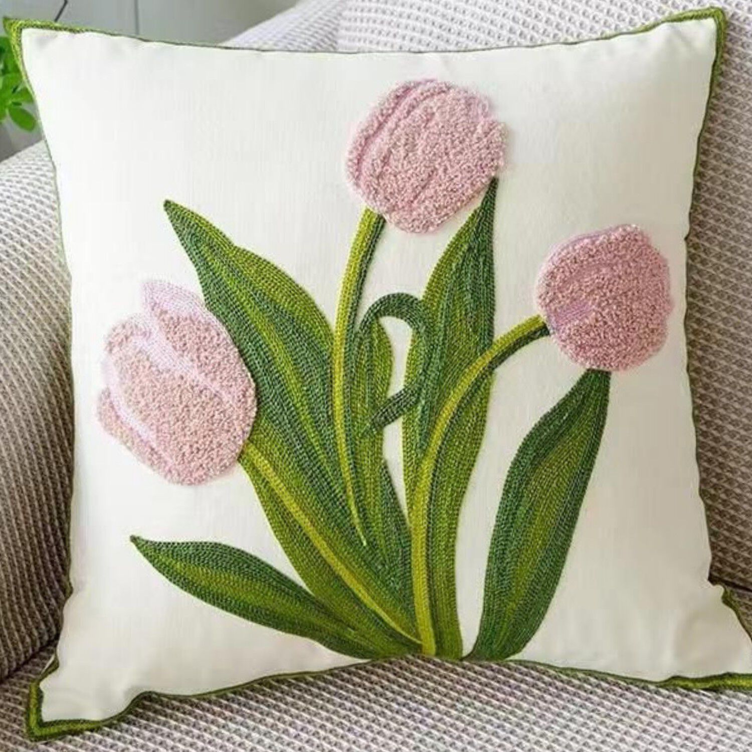 Funda Cojin Bordada 45x45 Cm Tulipan Rosado image number 1.0