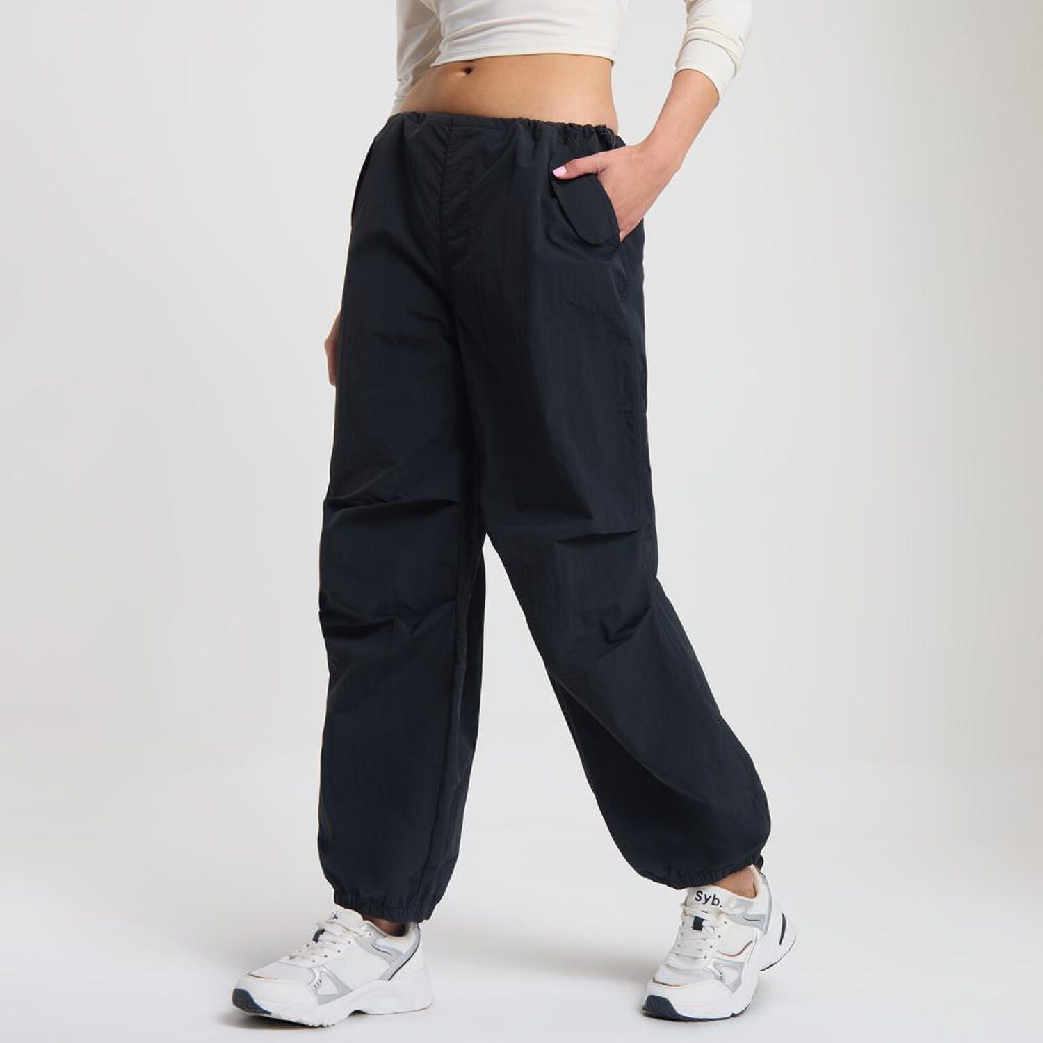 Pantal&oacute;n Parachute Tiro Medio Cargo Mujer Rolly Go image number 2.0