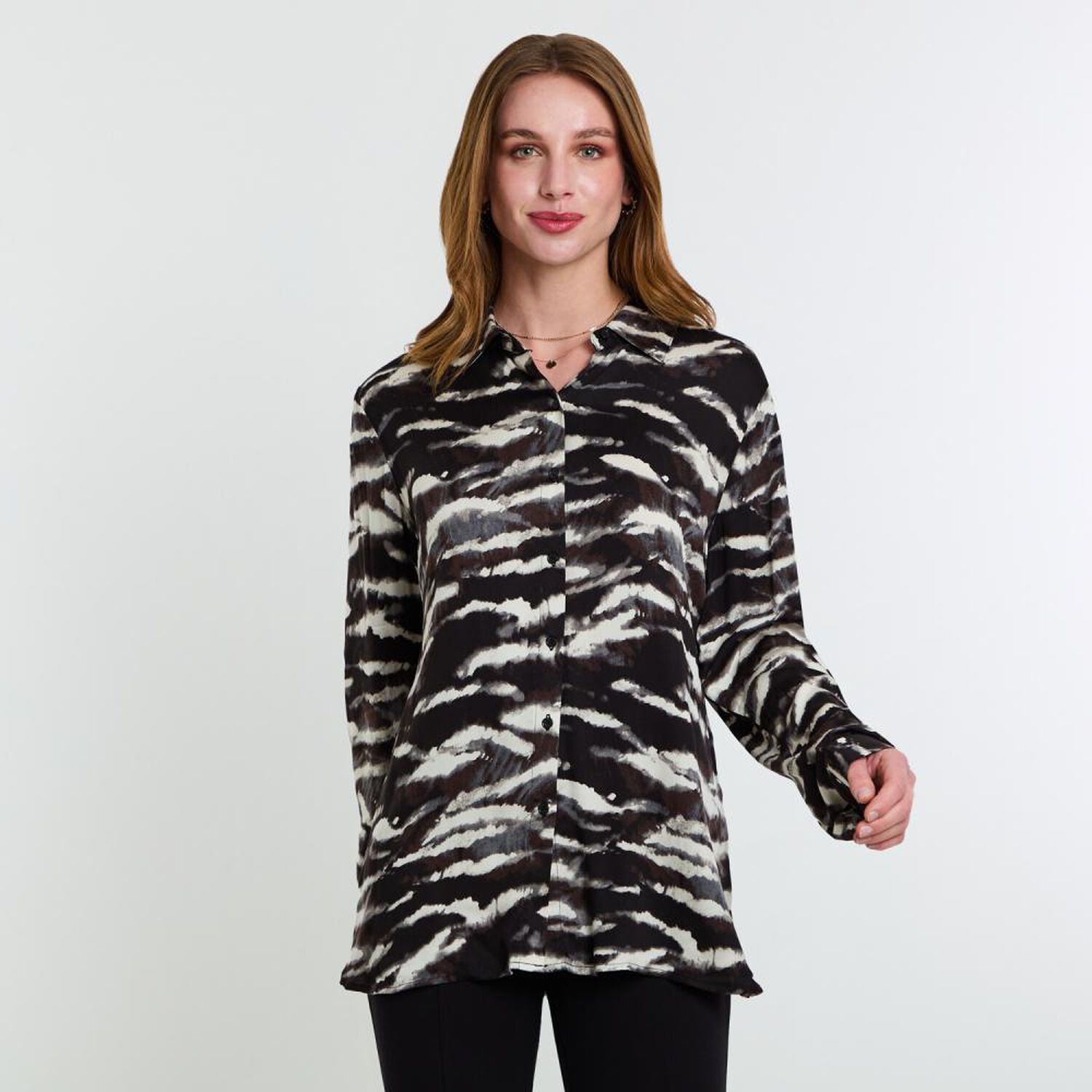 Blusa Animal Print Tipo Bluz&oacute;n Abbotonada Manga Larga Mujer Lesage image number 0.0