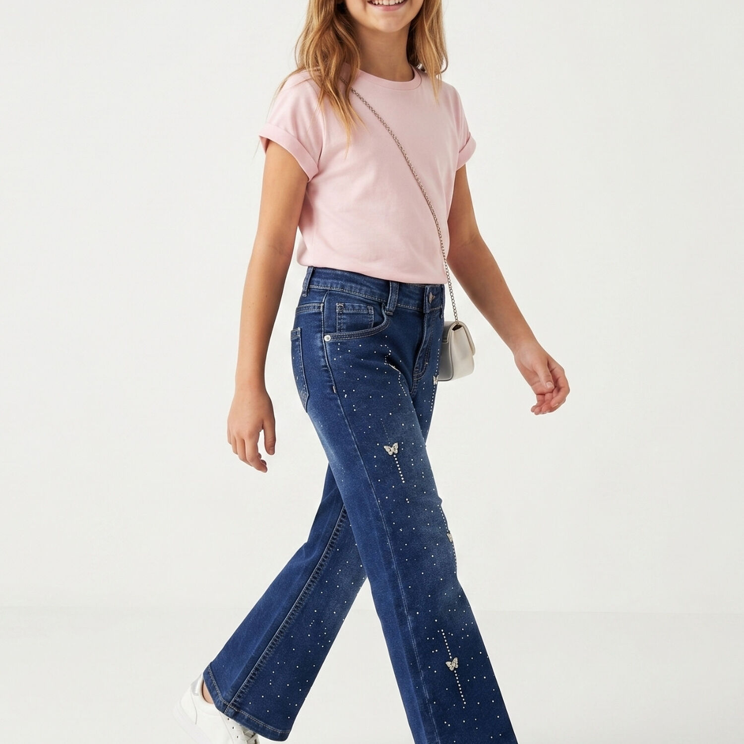 Pantal&oacute;n Mezclilla Ni&ntilde;a Corte Flare Con Brillantes Chic image number 1.0